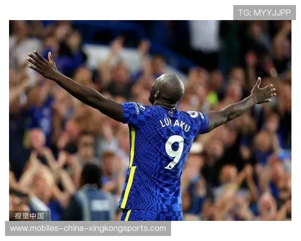 卢卡库背身转身抽射得手，罗马强势反扑——激情瞬间再现足球的魅力